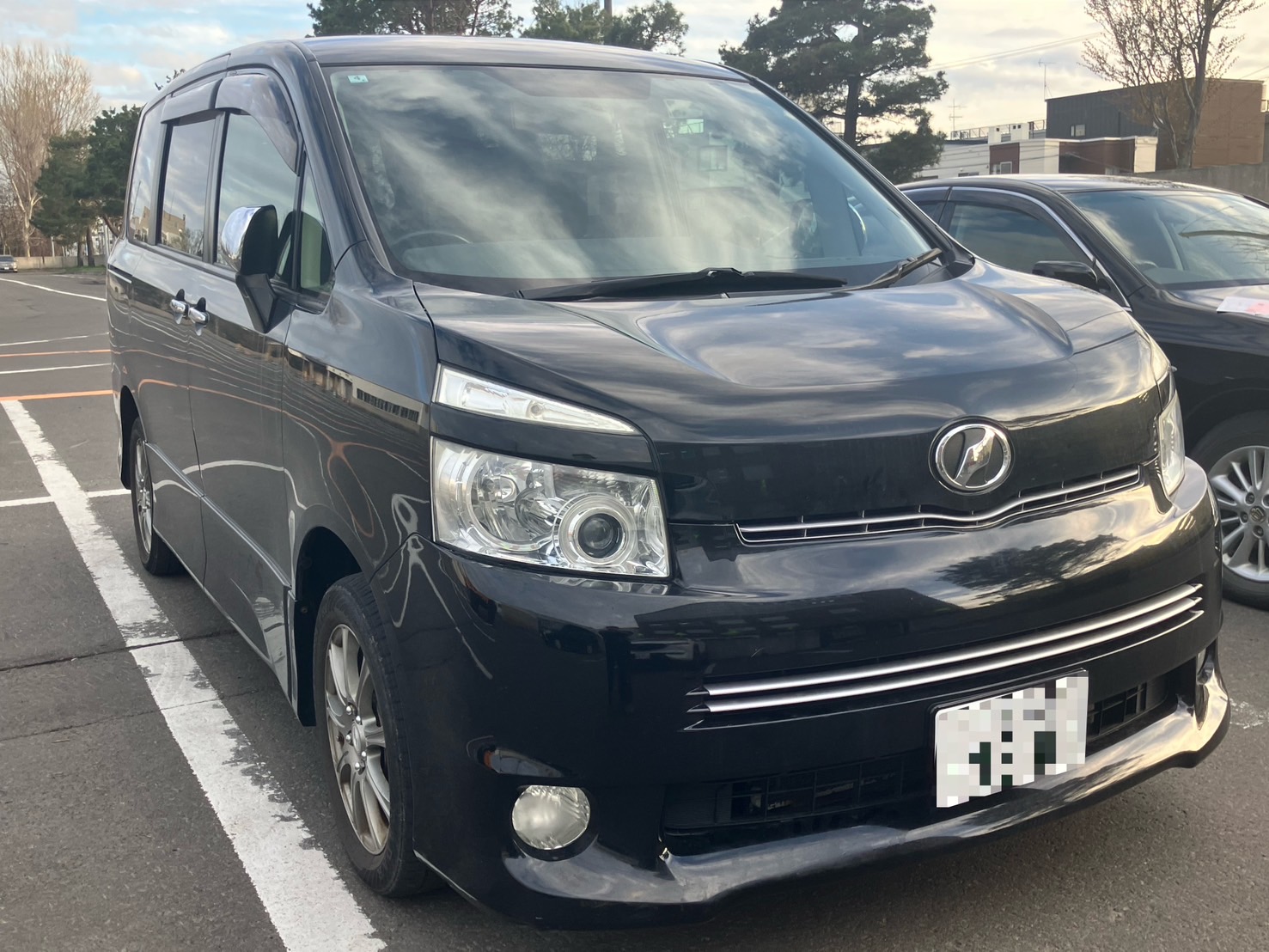 ヴォクシー 煌 バックオーダーで納車！